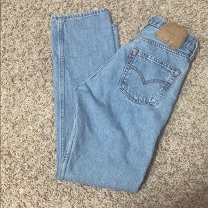 Women’s Levi’s!!